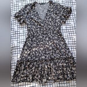 Off Brand Size Small Floral Black and White Women's Dress No Flaws